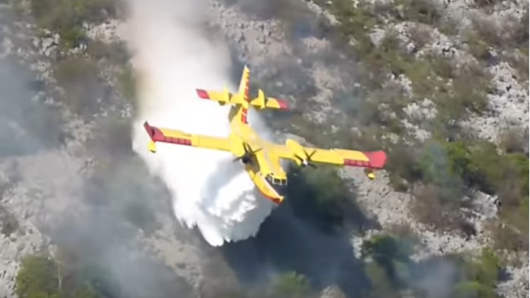 VIDEO Pilot kanadera gasio požar i oduševio Riječane vratolomijama po zraku